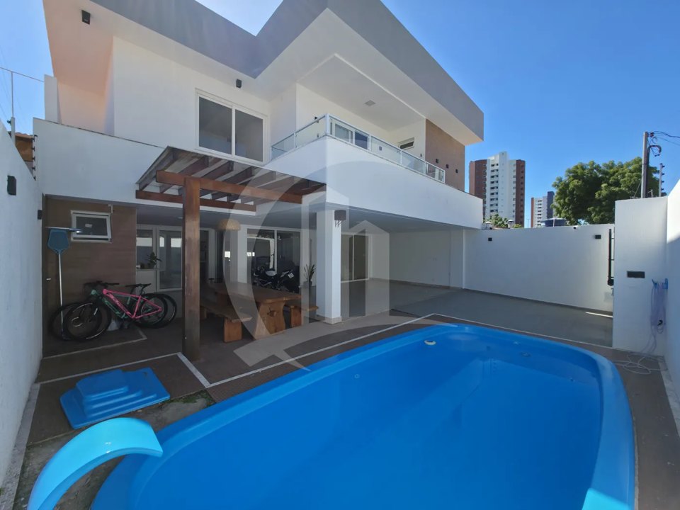 Fachada / piscina