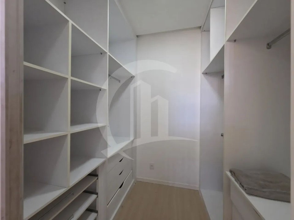 Espaço de vestir B / closet vazio